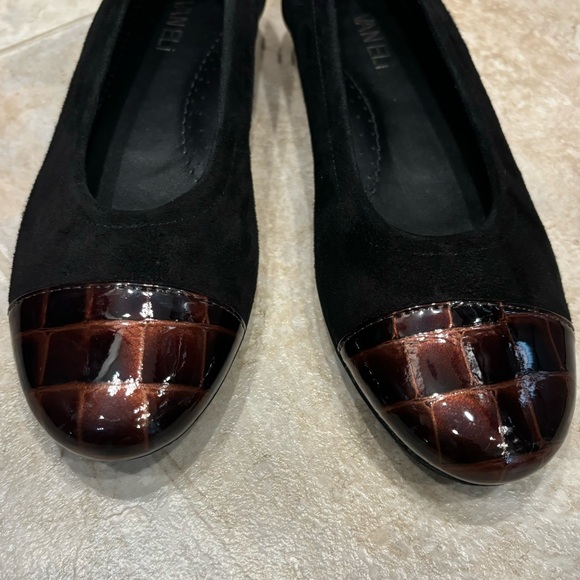 Vaneli Ballet Flats Womens 7 Slim Black Suede with Brown Cap Toe - Picture 3 of 9